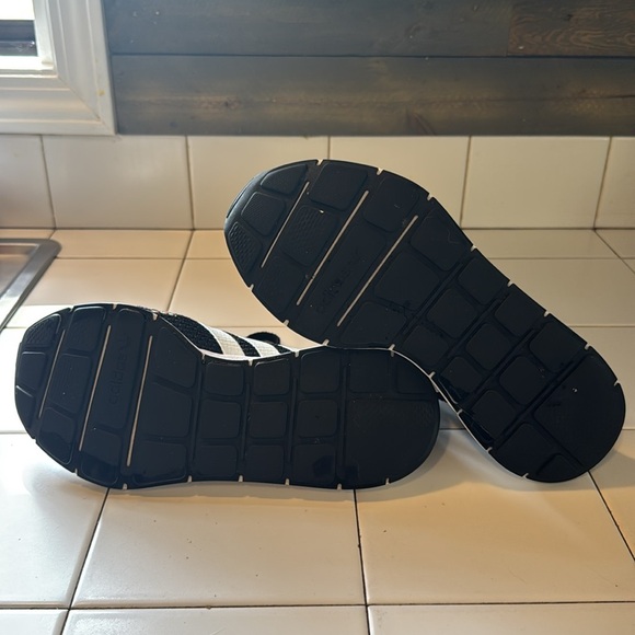 Adidas Women's Swift Run Black Running Sneakers Size 8 1/2 - Picture 14 of 14